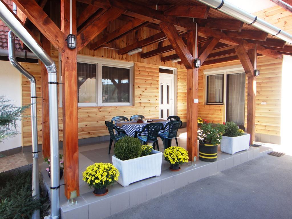 Ginkgo Apartman Demjen Exterior photo